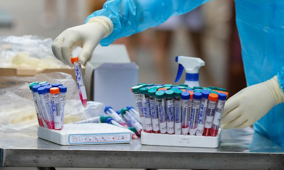 TP Hồ Ch&iacute; Minh c&aacute;ch ly tập trung 155 người về từ v&ugrave;ng dịch