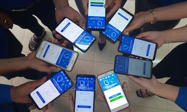 4 nh&agrave; mạng nhắn tin đề nghị c&agrave;i đặt Bluezone đến 879.000 thu&ecirc; bao tại Hải Dương