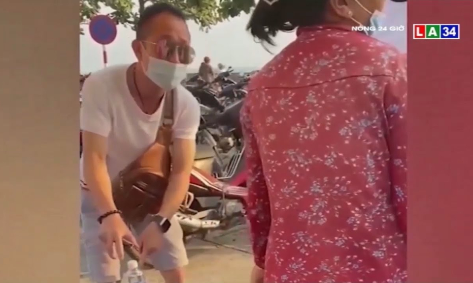 Lật tẩy chi&ecirc;u “c&acirc;n đi&ecirc;u” bằng chai nước 500 ml m&agrave; nặng…1 kg