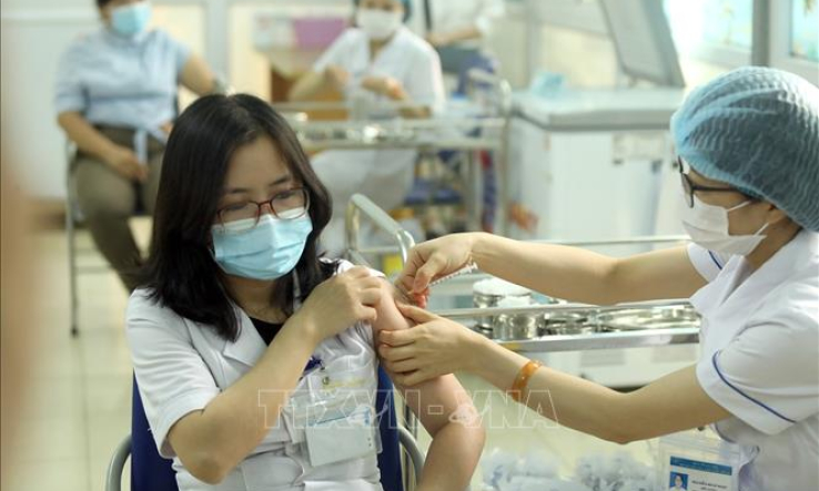 Mở lại c&aacute;c đường bay quốc tế bằng ‘hộ chiếu vaccine’: Chuy&ecirc;n gia n&oacute;i g&igrave;?