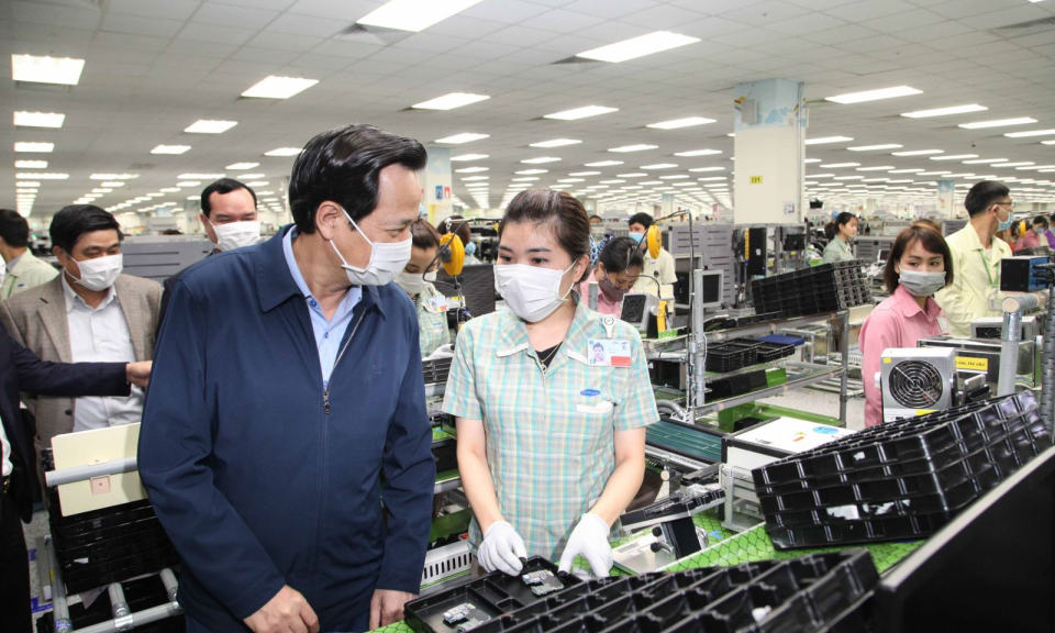 Kh&ocirc;ng tăng lương tối thiểu năm 2021 để tạo điều kiện cho doanh nghiệp phục hồi