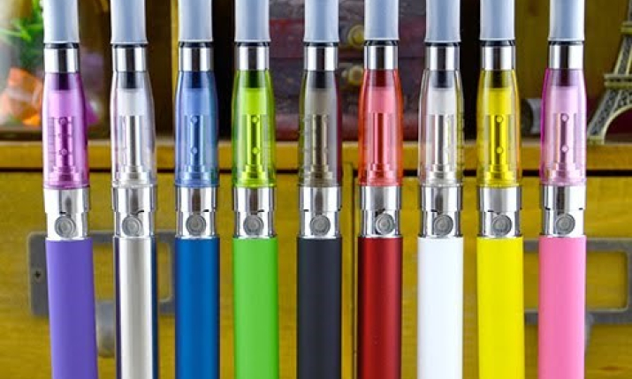 Thuốc l&aacute; điện tử nhập lậu ‘tấn c&ocirc;ng’ giới trẻ