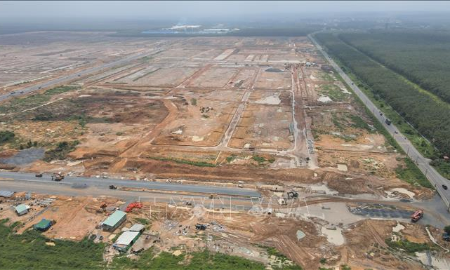 Xử l&yacute; vướng mắc trong giải ph&oacute;ng mặt bằng s&acirc;n bay Long Th&agrave;nh