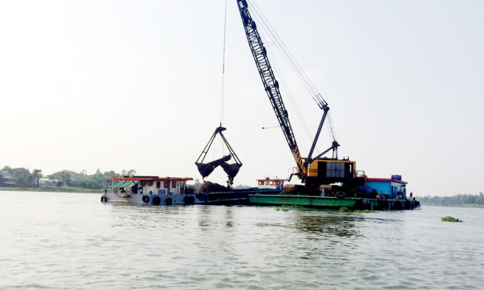 Xung quanh vụ việc tr&uacute;ng đấu gi&aacute; mỏ c&aacute;t tr&ecirc;n s&ocirc;ng Tiền với gi&aacute; trị hơn 2.800 tỷ đồng