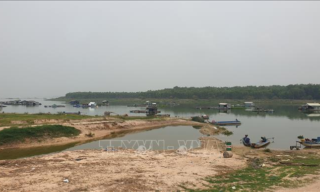 T&igrave;m sinh kế cho h&agrave;ng chục hộ d&acirc;n l&ograve;ng hồ Dầu Tiếng