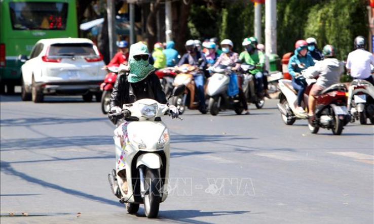 Ng&agrave;y Giỗ Tổ H&ugrave;ng Vương: Cả nước trời nắng, c&oacute; nơi nắng n&oacute;ng