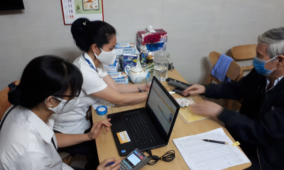 Chi trả gộp lương hưu, trợ cấp BXHX th&aacute;ng 5-6 để ph&ograve;ng dịch COVID-19