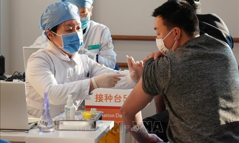 Trung Quốc tiếp cận kỷ lục 500 tri&ecirc;̣u mũi ti&ecirc;m vaccine