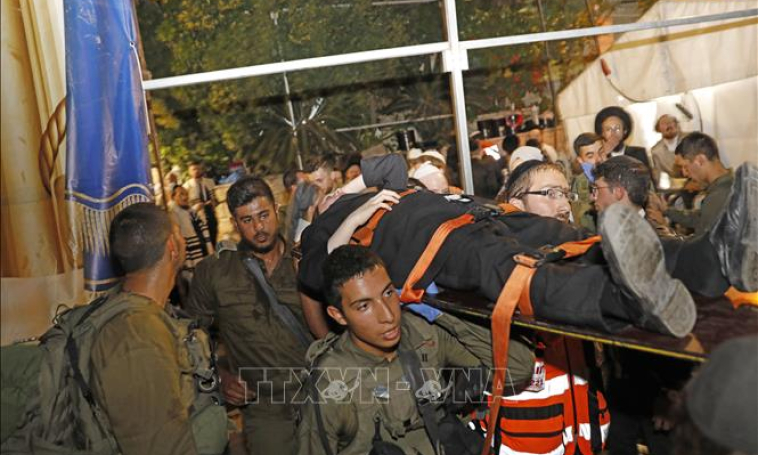 Sập kh&aacute;n đ&agrave;i gi&aacute;o đường ở Israel khiến nhiều người thương vong