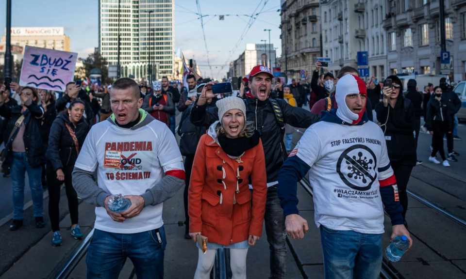 &lsquo;Đại dịch&rsquo; thuyết &acirc;m mưu b&ugrave;ng ph&aacute;t ở Mỹ đ&atilde; lan sang ch&acirc;u &Acirc;u