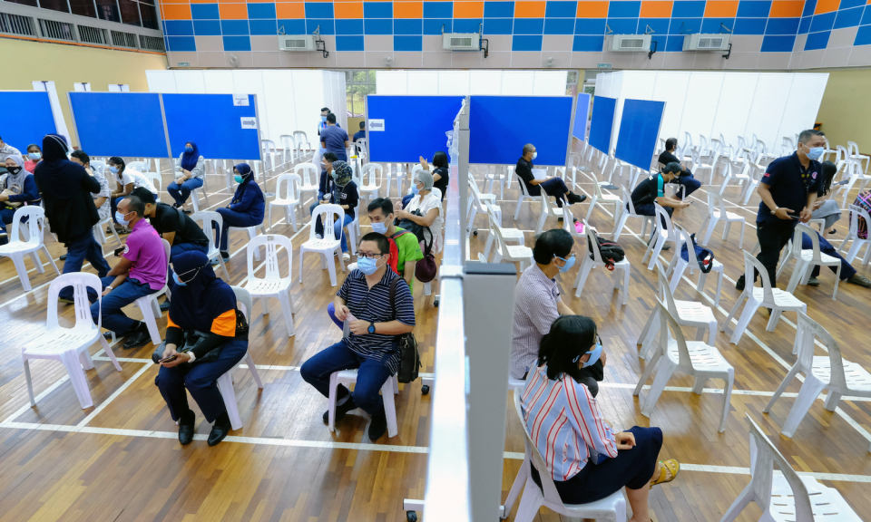 Th&ecirc;m nhiều vaccine được ph&acirc;n phối tr&ecirc;n to&agrave;n cầu trong v&agrave;i tuần tới