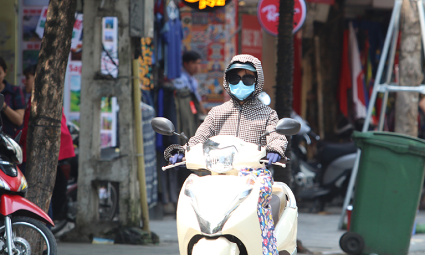 Thời tiết nắng n&oacute;ng tr&ecirc;n cả nước, c&oacute; nơi đặc biệt gay gắt