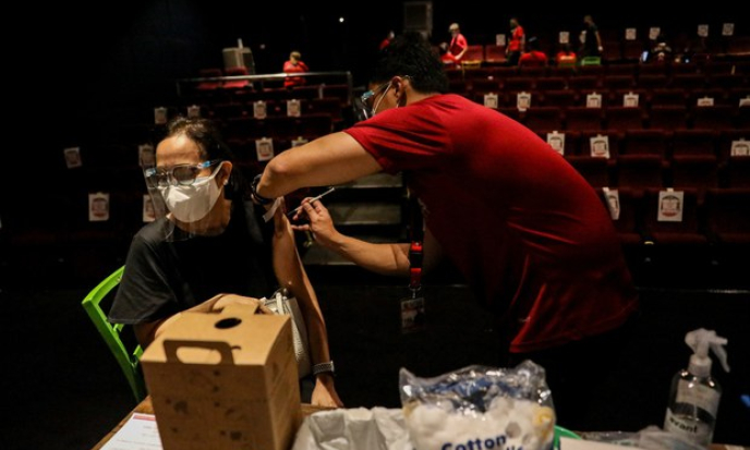 C&aacute;c nước Đ&ocirc;ng Nam &Aacute; tăng cường dự trữ vaccine, thay đổi chiến lược ti&ecirc;m chủng