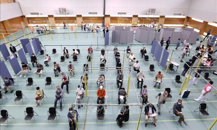 Nhật Bản bắt đầu ti&ecirc;m chủng đồng bộ tại nơi l&agrave;m việc tr&ecirc;n cả nước