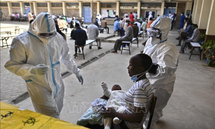 WHO cảnh b&aacute;o đại dịch COVID-19 l&acirc;y lan với tốc độ chưa từng c&oacute; ở ch&acirc;u Phi