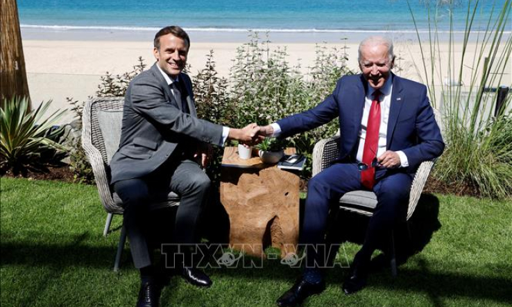 Số phận của th&oacute;i quen bắt tay sau đại dịch COVID-19