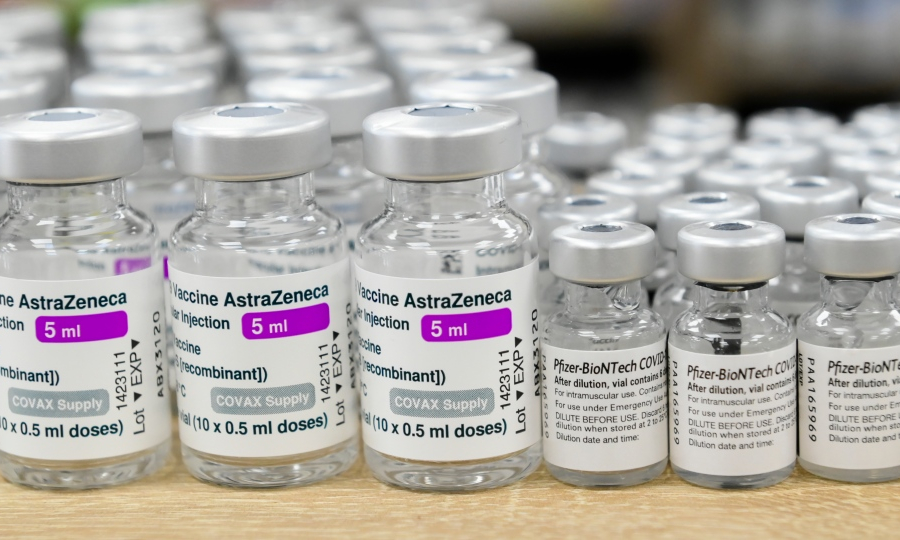 Ti&ecirc;m kết hợp vaccine Pfizer v&agrave; AstraZeneca tạo miễn dịch mạnh hơn