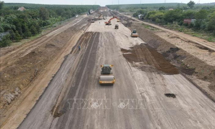 Thiếu đất san lấp, cao tốc Phan Thiết &ndash; Dầu Gi&acirc;y nguy cơ chậm tiến độ