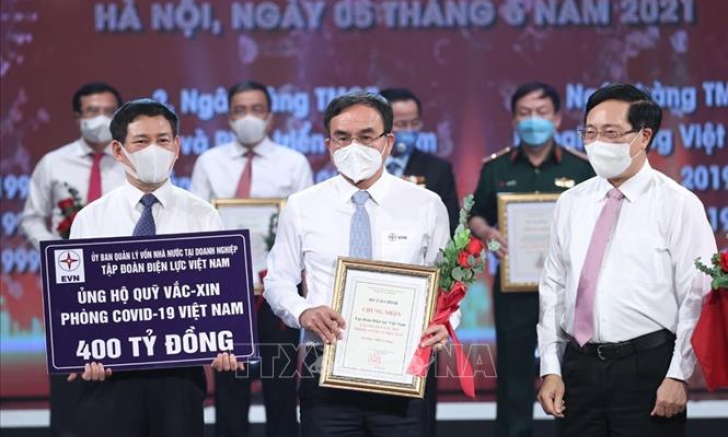 Doanh nghiệp hướng về cộng đồng, ủng hộ Quỹ vaccine ph&ograve;ng COVID-19