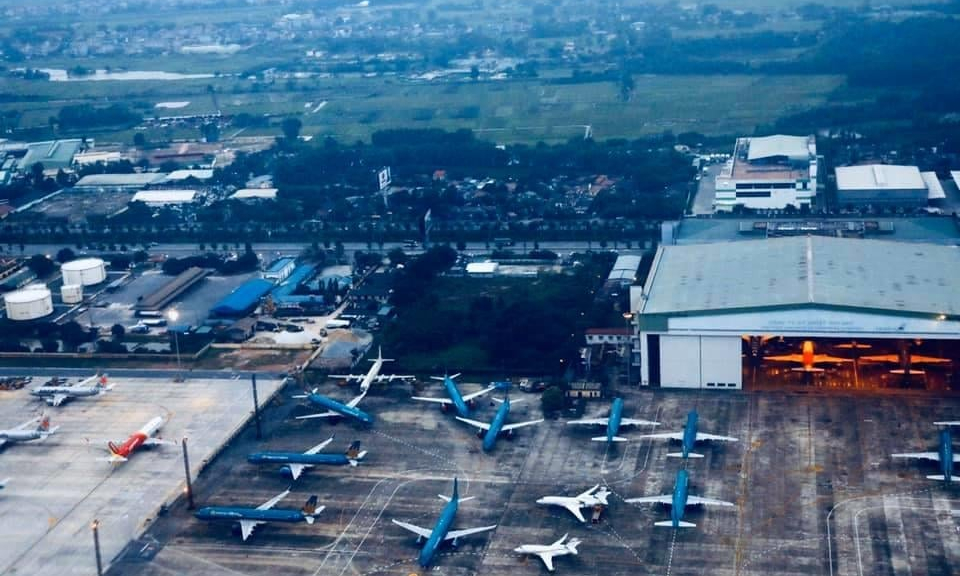 H&agrave;ng kh&ocirc;ng đối mặt với khủng hoảng, cần sự hỗ trợ minh bạch