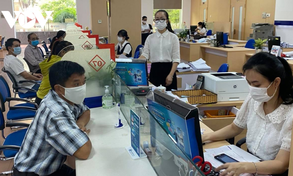 Giảm l&atilde;i suất cho doanh nghiệp bị ảnh hưởng bởi dịch Covid-19