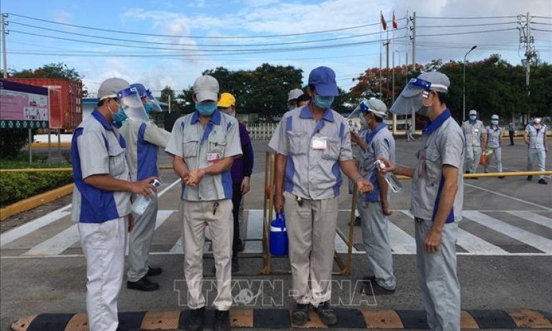 Doanh nghiệp l&agrave;m nh&agrave; container cho c&ocirc;ng nh&acirc;n ở lại để ph&ograve;ng dịch