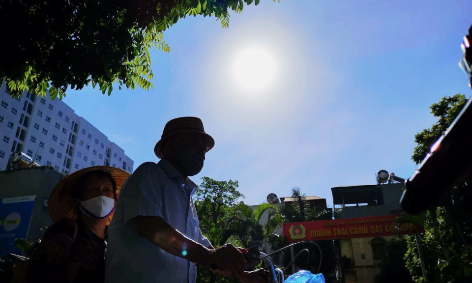 Bức xạ tia cực t&iacute;m ở Trung Bộ c&oacute; xu hướng tăng, ở Nam Bộ giảm