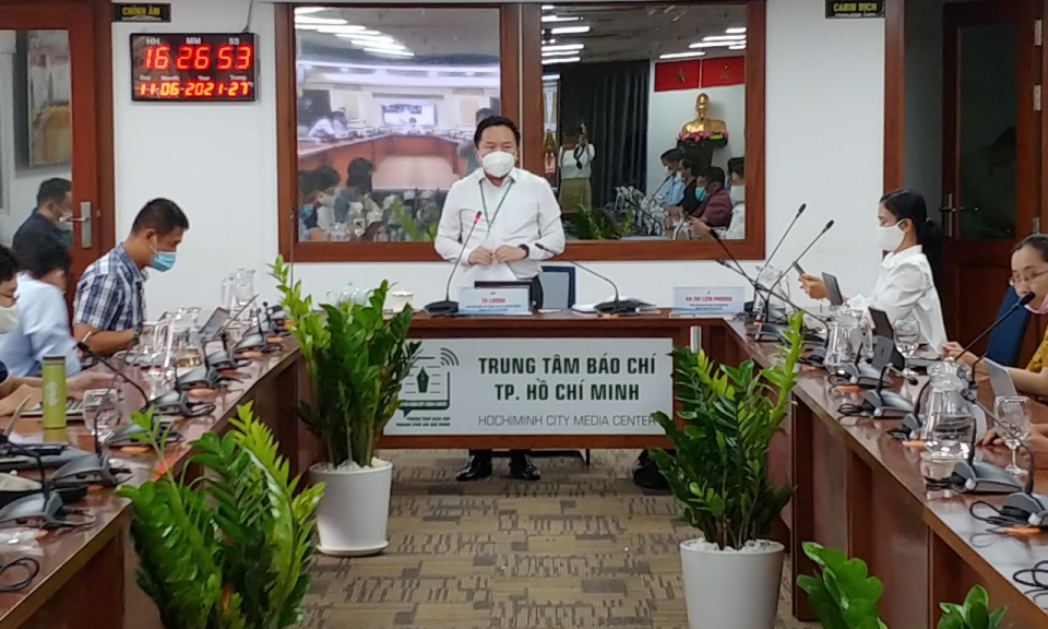 TP Hồ Ch&iacute; Minh đảm bảo nguy&ecirc;n tắc an to&agrave;n trong phong tỏa, c&aacute;ch ly cho người d&acirc;n