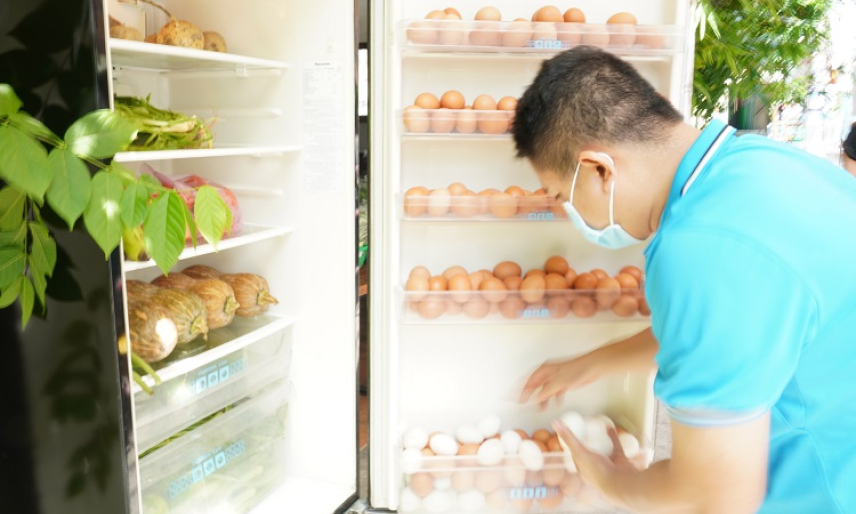 ‘Tủ lạnh cộng đồng’ chia sẻ thực phẩm cho người d&acirc;n giữa m&ugrave;a dịch tại TP Hồ Ch&iacute; Minh