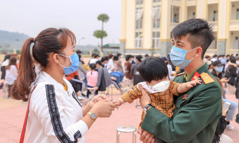 Gia đ&igrave;nh b&igrave;nh an – x&atilde; hội hạnh ph&uacute;c thời COVID-19