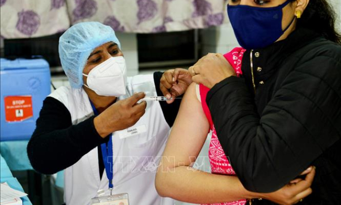 C&ocirc;ng thức vaccine ‘ấm’ c&oacute; khả năng ứng ph&oacute; với mọi biến thể