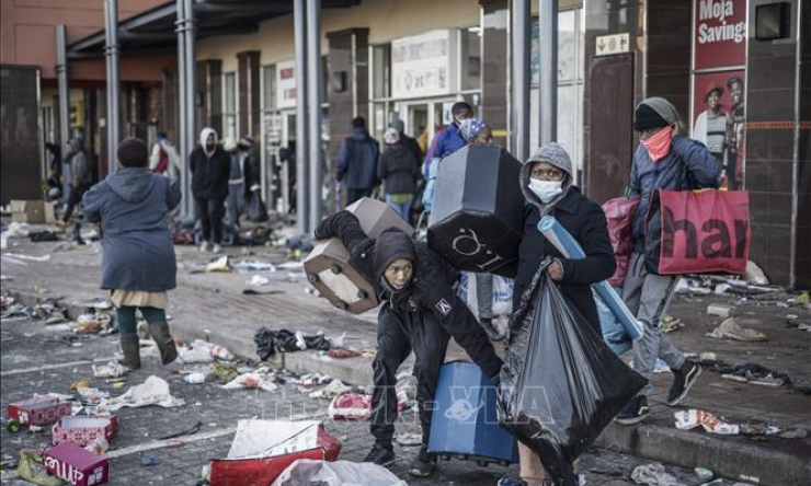 WHO quan ngại l&agrave;n s&oacute;ng l&acirc;y nhiễm gia tăng tại Nam Phi