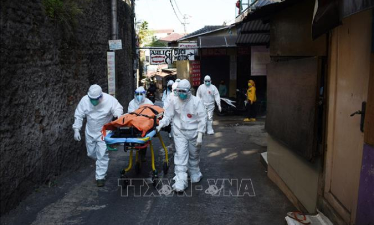 Thế giới ghi nhận tr&ecirc;n 194,58 triệu ca mắc, 4,17 triệu ca tử vong do COVID-19