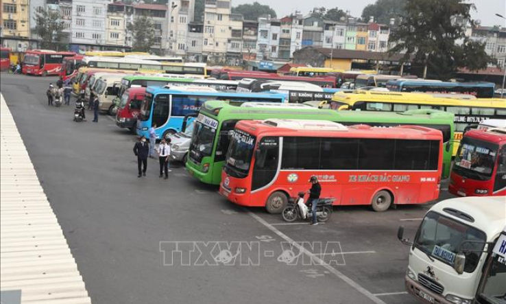 Gi&aacute; xăng tăng khiến doanh nghiệp vận tải, người ti&ecirc;u d&ugrave;ng gặp kh&oacute;