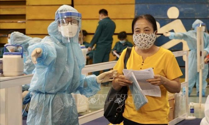 Sinh vi&ecirc;n y khoa t&igrave;nh nguyện nơi tuyến đầu chống dịch COVID-19