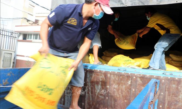 Tiếp tục th&aacute;o gỡ kh&oacute; khăn về ti&ecirc;u thụ n&ocirc;ng sản v&agrave; ch&iacute;nh s&aacute;ch cho người lao động