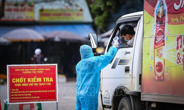 T&aacute;c động từ đại dịch COVID-19 – Gi&atilde;n c&aacute;ch x&atilde; hội v&agrave; những vướng mắc từ tấm ‘giấy th&ocirc;ng h&agrave;nh’