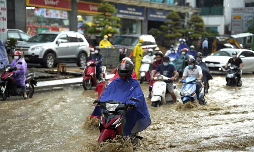 Bắc Bộ, T&acirc;y Nguy&ecirc;n, Nam Bộ c&oacute; mưa r&agrave;o v&agrave; d&ocirc;ng, Trung Bộ nắng n&oacute;ng