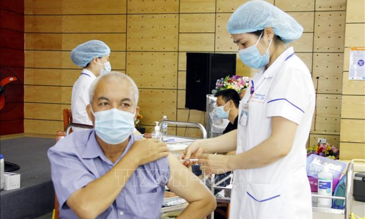 Đẩy nhanh ti&ecirc;m vaccine, tiếp tục ph&acirc;n luồng đảm bảo vận tải h&agrave;ng h&oacute;a th&ocirc;ng suốt