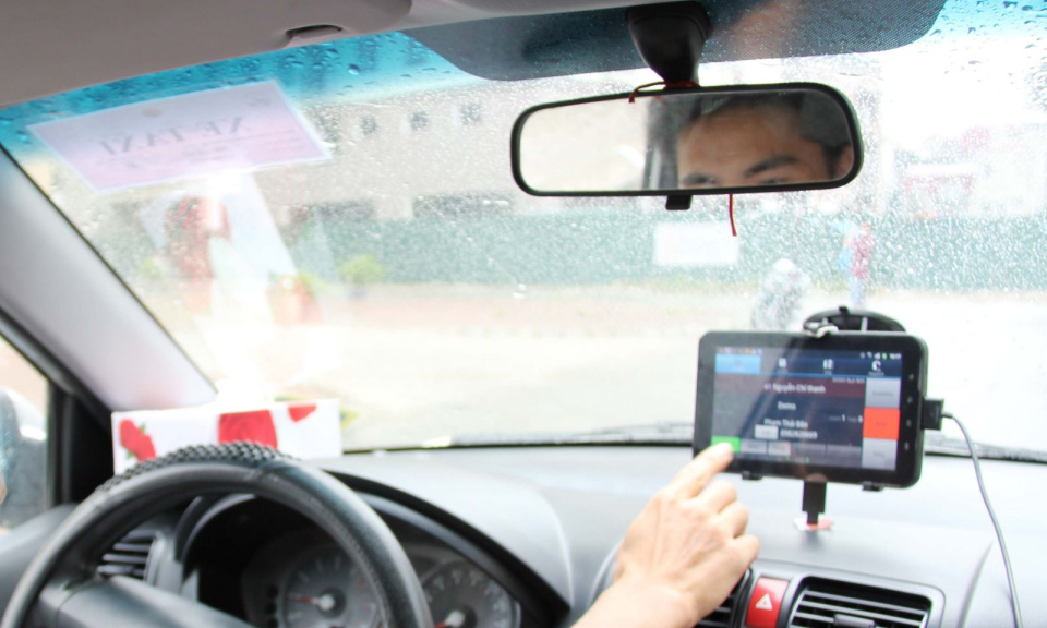 Đ&ocirc;n đốc lắp camera tr&ecirc;n xe kh&aacute;ch, xe tải để ph&ograve;ng dịch