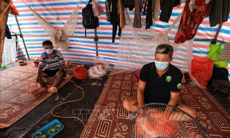 Đang gi&atilde;n c&aacute;ch x&atilde; hội, người lao động nộp hồ sơ hưởng trợ cấp thất nghiệp thế n&agrave;o?