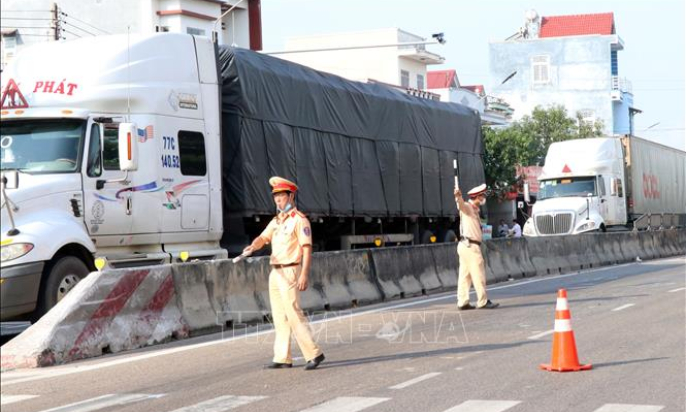 Bộ GTVT đề nghị c&aacute;c địa phương b&atilde;i bỏ văn bản g&acirc;y cản trở lưu th&ocirc;ng h&agrave;ng h&oacute;a
