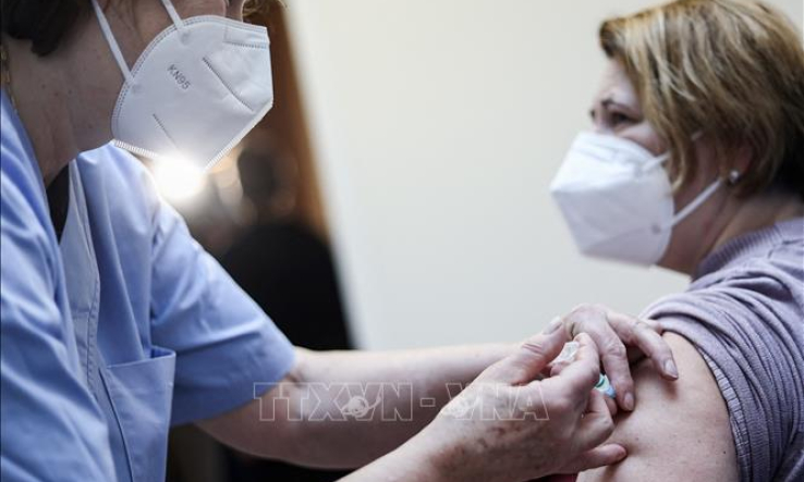 ECDC kết luận ti&ecirc;m liều vaccine thứ ba l&agrave; kh&ocirc;ng cần thiết