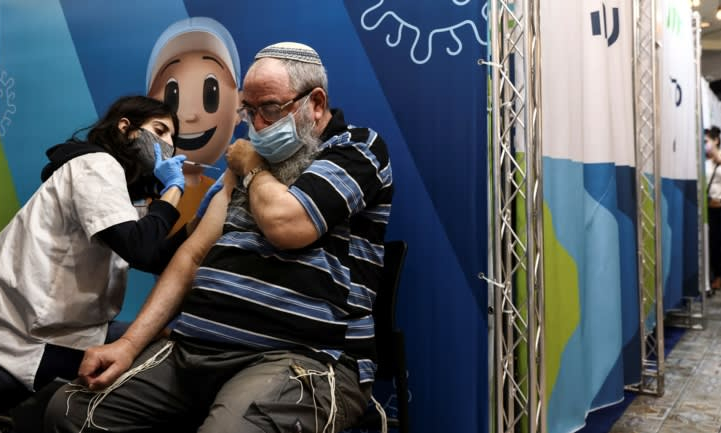 T&aacute;i b&ugrave;ng ph&aacute;t COVID-19 ở Israel v&agrave; b&agrave;i học với c&aacute;c nước ch&acirc;u &Aacute;