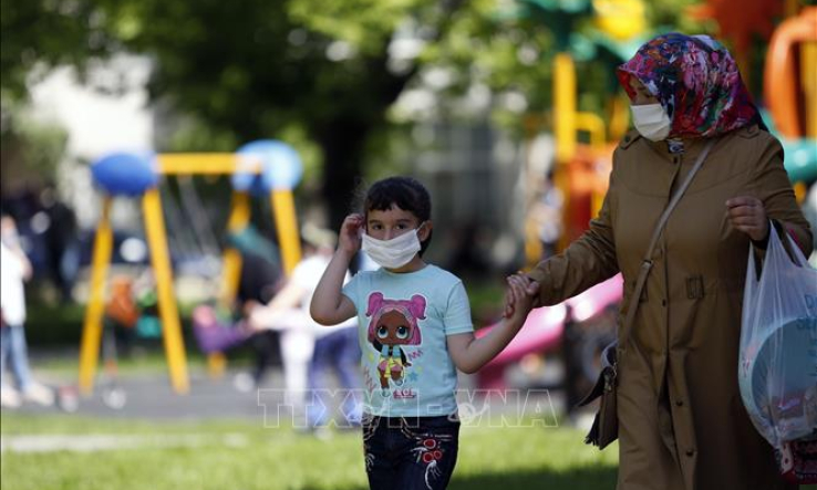 Ch&igrave;a kh&oacute;a gi&uacute;p trẻ t&aacute;i h&ograve;a nhập x&atilde; hội hậu gi&atilde;n c&aacute;ch