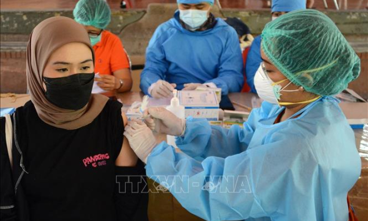 Dịch COVID-19: Indonesia ch&uacute; trọng ph&aacute;t triển vaccine v&agrave; thiết bị y tế