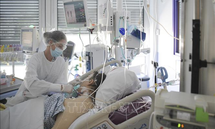 WHO bổ sung liệu ph&aacute;p ‘hỗn hợp kh&aacute;ng thể’ trong điều trị COVID-19