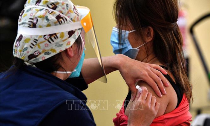 Th&iacute;ch ứng an to&agrave;n với COVID-19 – H&agrave;nh tr&igrave;nh bao phủ vaccine to&agrave;n cầu