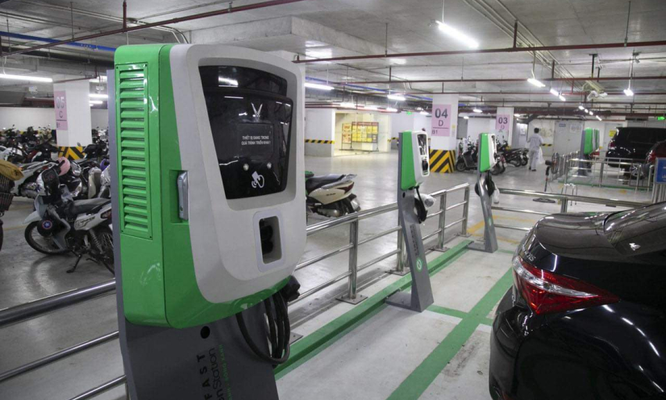 Lộ tr&igrave;nh cho xe điện ph&aacute;t triển tại Việt Nam