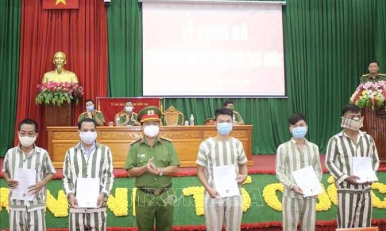 Trao quyết định đặc x&aacute; cho c&aacute;c phạm nh&acirc;n dịp Quốc kh&aacute;nh 2/9